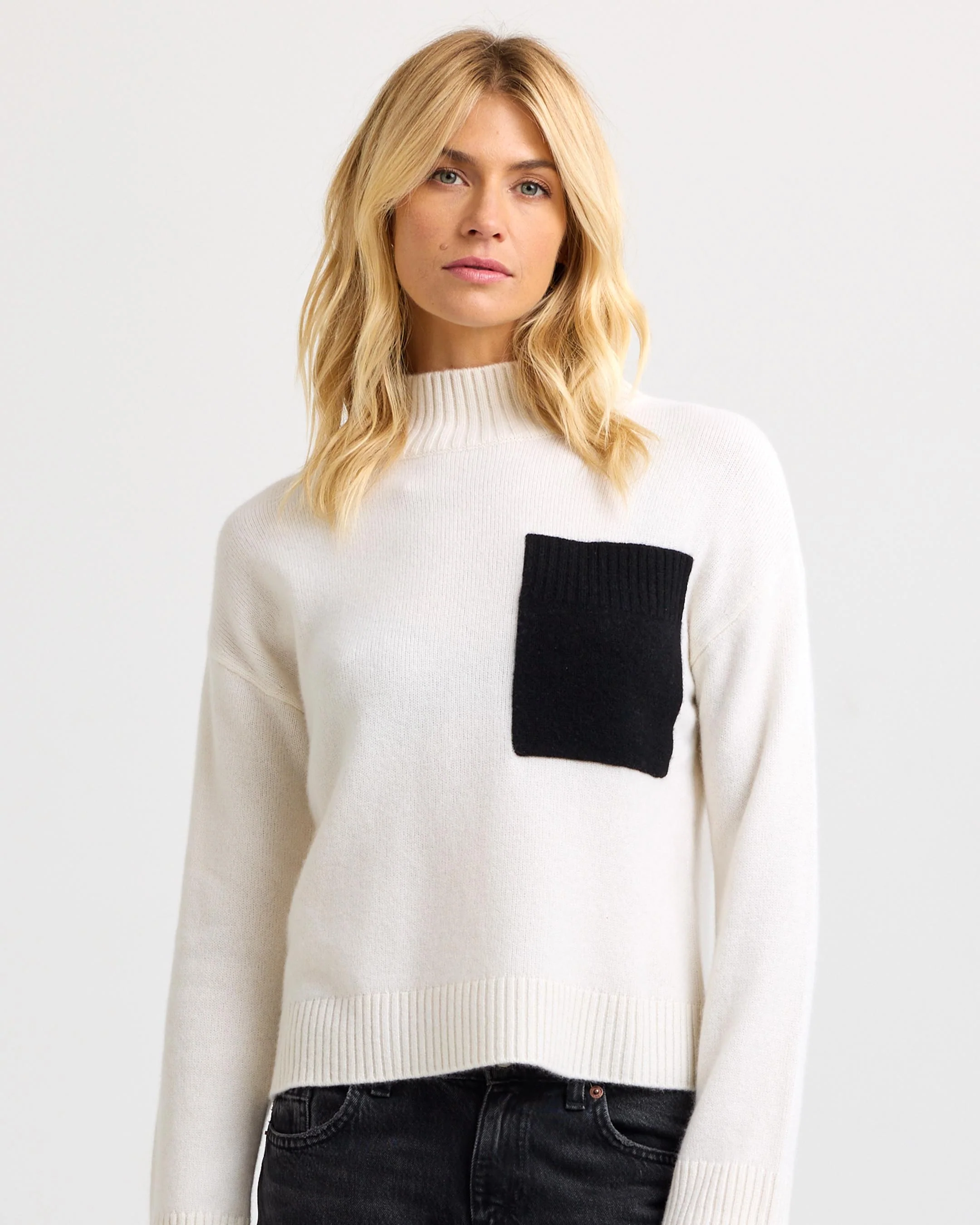 Cashmere Contrast Pocket High Neck - Image 11